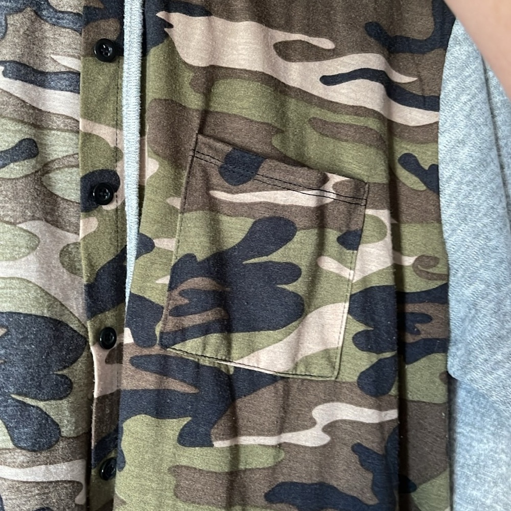 Camo button up hooded shirt - Picture 3 of 6